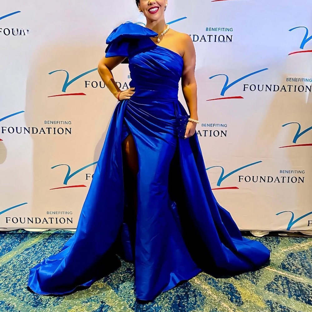 Chic Royal Blue One-Shoulder Princess Gown with train
